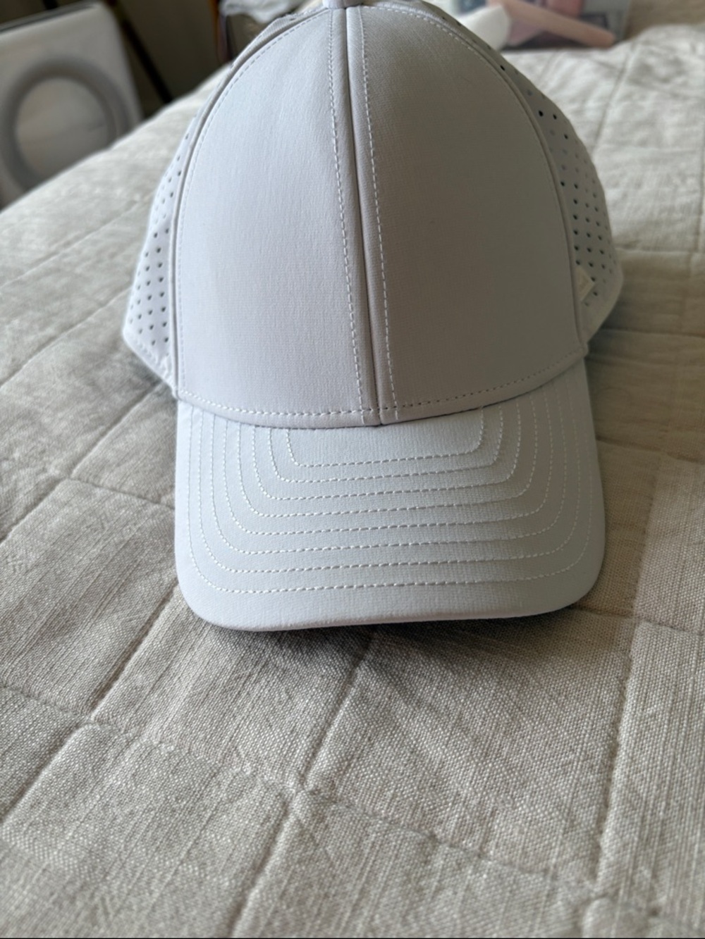 Breathable White Men’s Performance Baseball Cap